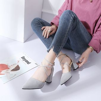 Nueva punta de verano gruesa con zapatos de mujer cruzando sandalias 