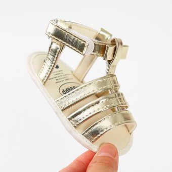 Sandalias de charol para niñas pequeñas zapatos romanos bonitos suela blanda para niño primeros pasos cuna zuecos verano 