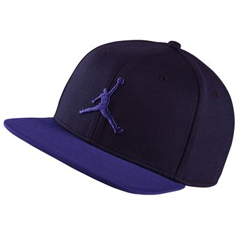 jordan negro con morado