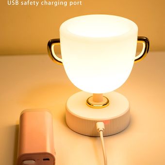 Lámpara de escritorio del titular de la pluma del trofeo de la plataforma USB que carga la luz de la noche de tiempo 