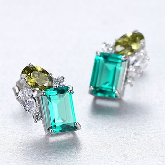 S925 Sterling Silver Zircon Emerald Fous Forma Artificial Pendientes femeninos 