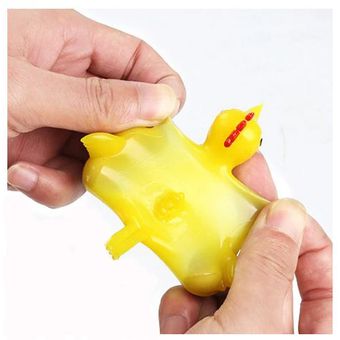 Pollo volador de goma juguete de ventilación engañosa 