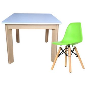Mesas plegables con sillas dentro, un aliado en espacios pequeños