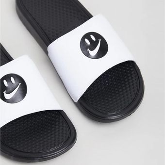 nike benassi jdi smiley