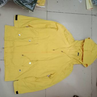 Impermeable Ligera lluvia Chaqueta de las mujeres impermeables al aire libre con capucha Trench-amarillo 