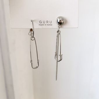 Pendientes Asimétricos De La Aguja De Seguridad De Corea Del 
