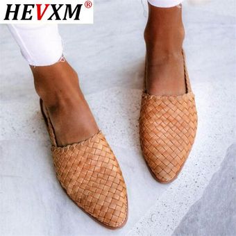 Las nuevas sandalias de verano para mujeres tejen sandalias 