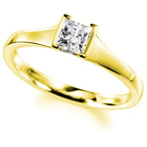 Anillo de compromiso de oro amarillo de 14k con diamante princess de .25ct