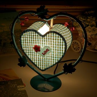 Lámpara de mesa de hierro con forma de corazón romántico LED Luz de Dormitorio Decoración Regalo de San Valentín 