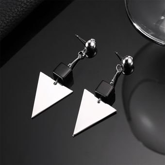 Simple X1418 Forma de triángulo Pendientes Mujeres Aguas de cobre Dama Pendientes femeninos y Plata y Negro 