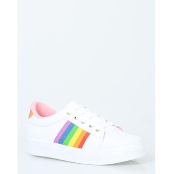 tenis blancos con arcoiris