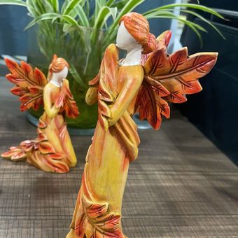 Decoración de escritorio arrodillado Autumn Angel Resin Crafts Arce Leaf Decoración 