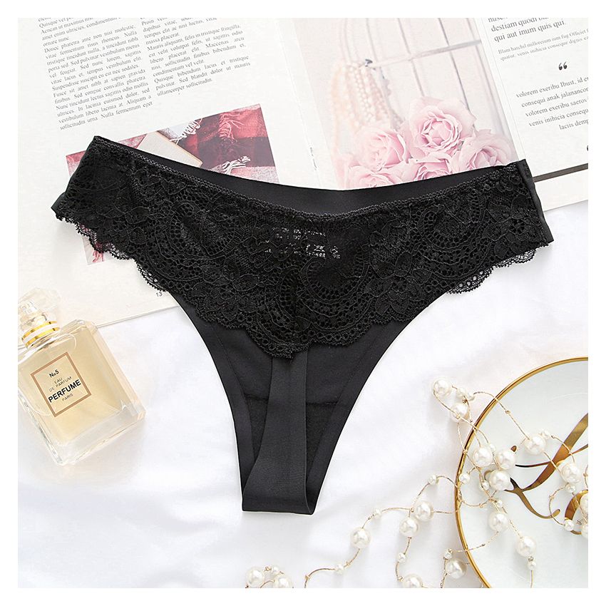 mujeres con ropa interior encaje