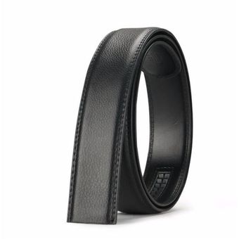 El Diseñador Masculino Abrocha Automáticamente El Cinturón El Diseñador Masculino Abrocha Automáticamente El Cinturón