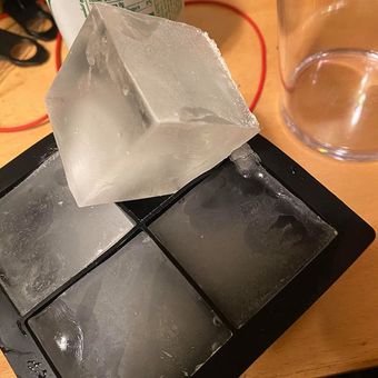 2 unids Silicona Hela de hielo Grado de alimentos Silicona Grid de hielo Cuatro rejilla Molde de hielo cuadrado 
