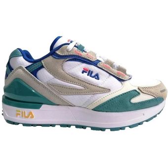 3 zapatillas Fila blancas que están de moda