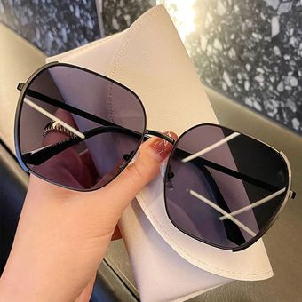 Diseño de marca gafas de sol retro lentes transparentesmujer 