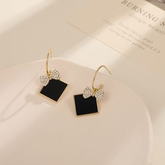 Pendientes De Caída De Lazo De Diamante Dulce De Corea Del Pendientes De Caída De Lazo De Diamante Dulce De Corea Del